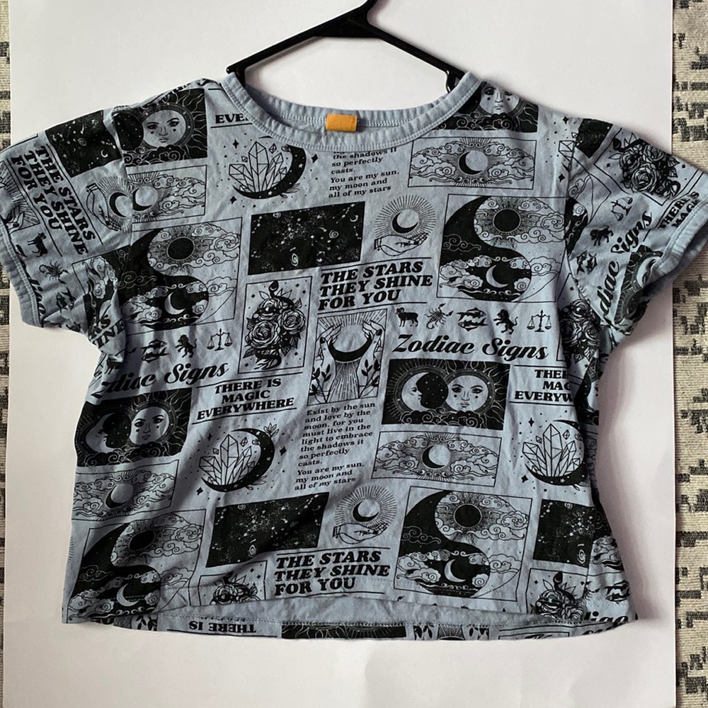 Zodiac cropped tee
